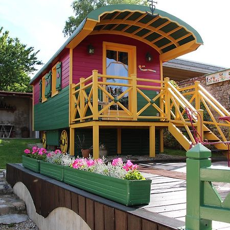 Roulotte La Dominique Bed & Breakfast Romery  Екстериор снимка