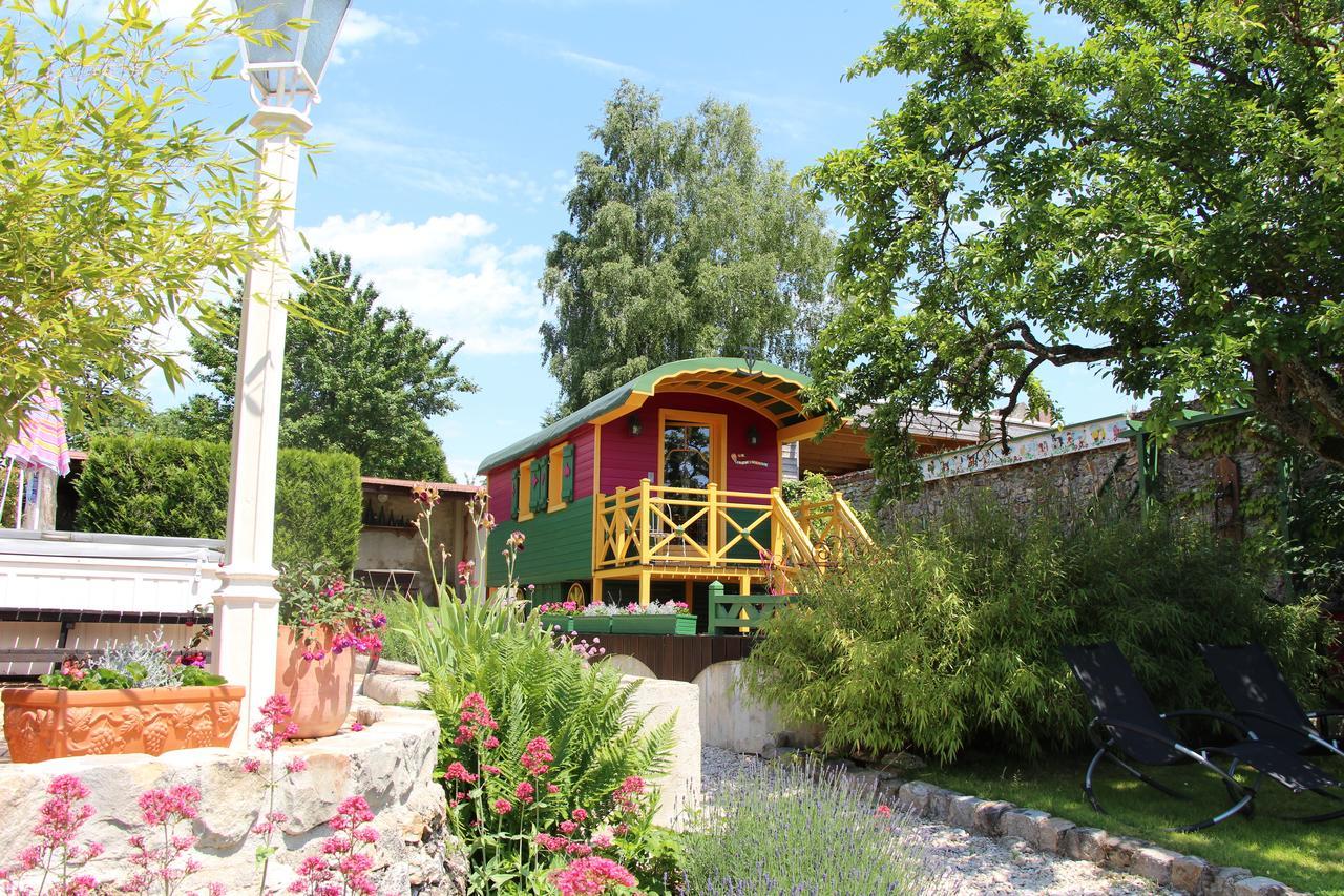 Roulotte La Dominique Bed & Breakfast Romery  Стая снимка