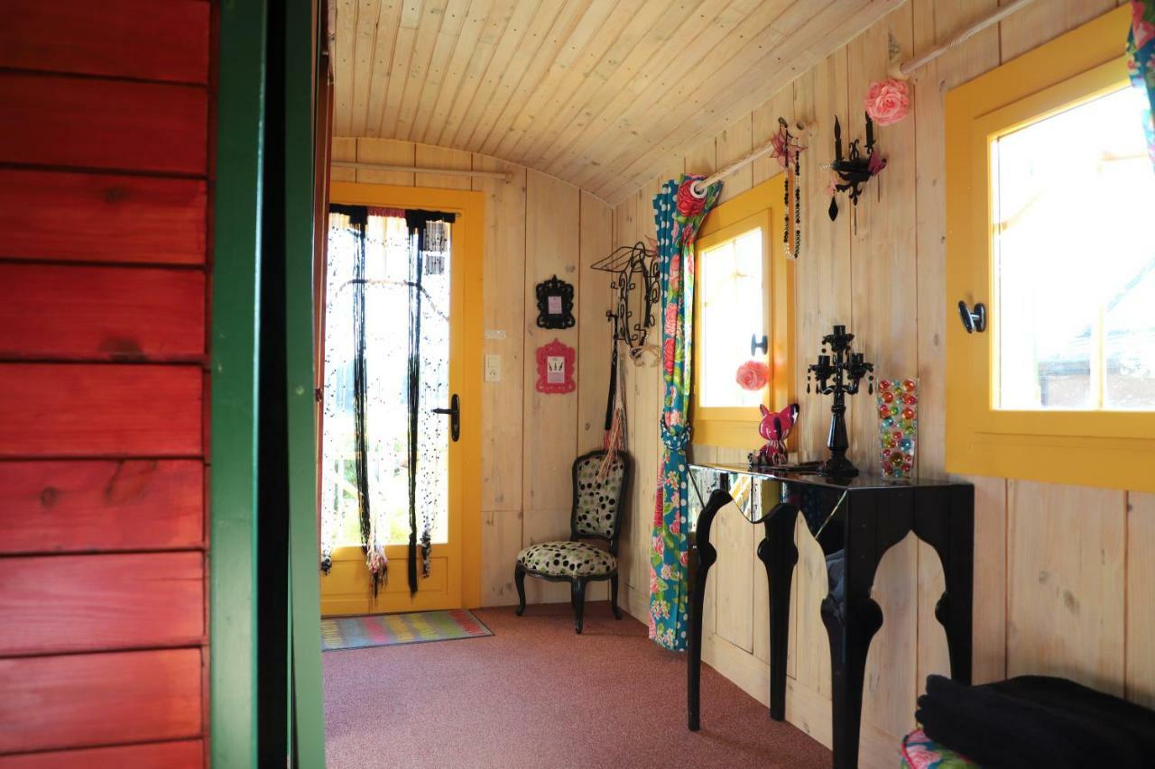 Roulotte La Dominique Bed & Breakfast Romery  Екстериор снимка
